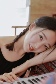 变成黑皮辣妹后和朋友做了未删